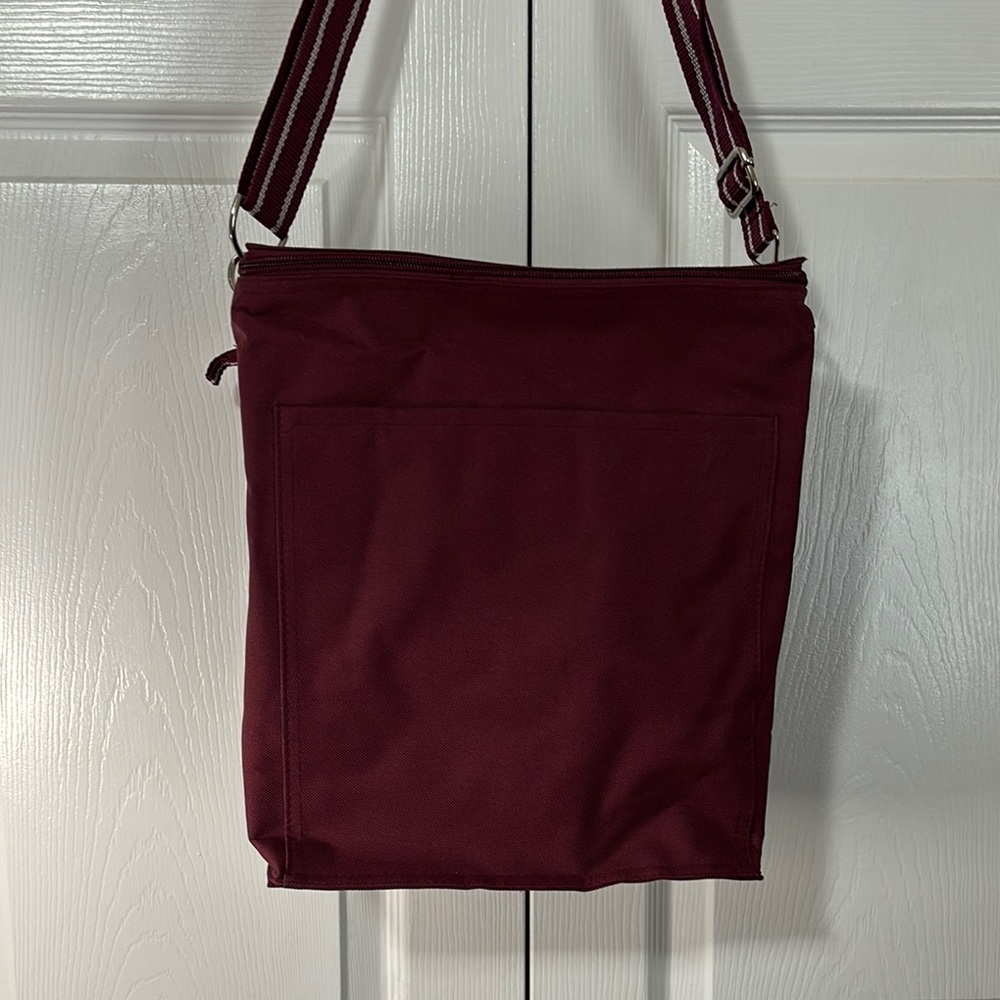 Thirty-One Spirit Collection Elegant Burgundy Shoulder insulated Bag NWOT